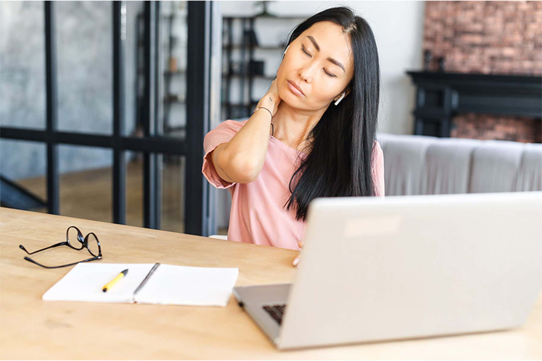 Blog Image forUnderstanding Neck Pain: Causes, Symptoms, and Solutions